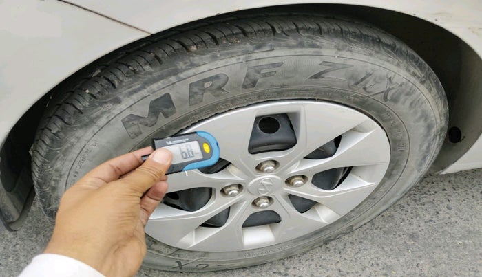 2014 Hyundai Xcent BASE 1.1, Diesel, Manual, 1,20,015 km, tyre