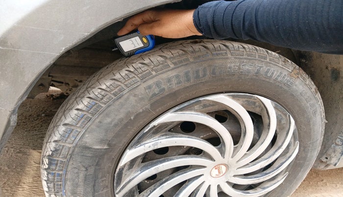 2019 Maruti Swift LXI, CNG, Manual, 61,355 km, tyre