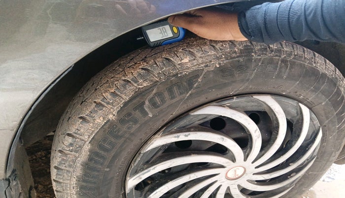 2019 Maruti Swift LXI, CNG, Manual, 61,355 km, tyre