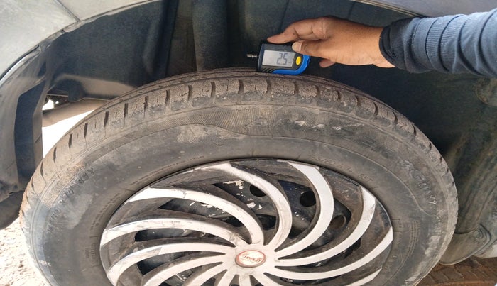 2019 Maruti Swift LXI, CNG, Manual, 61,355 km, tyre