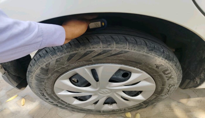 2023 Maruti Swift VXI, Petrol, Manual, 30,909 km, tyre