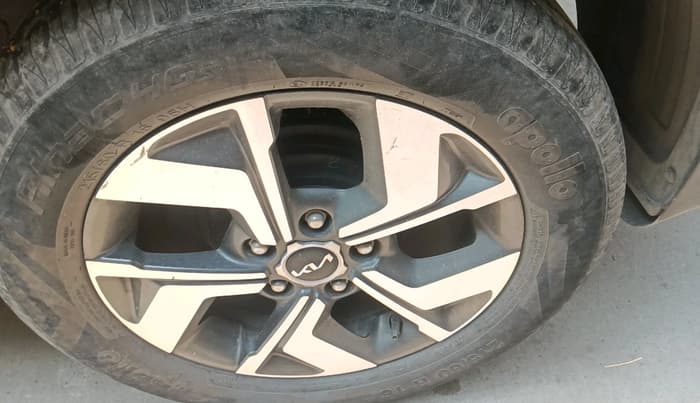 2021 KIA SONET HTX 1.5 AT, Diesel, Automatic, 45,701 km, tyre