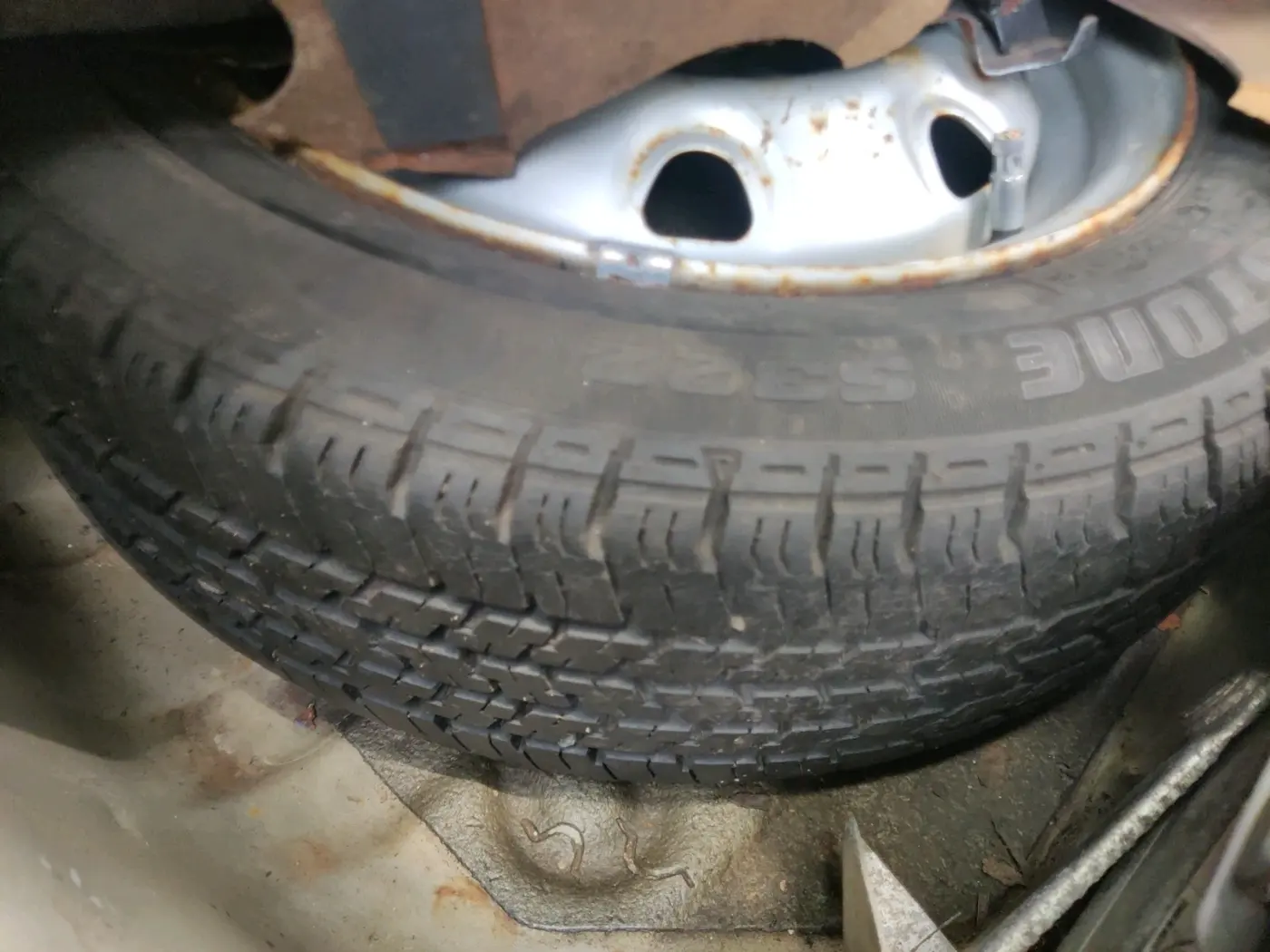 2010 Maruti Alto K10 LXI, Petrol, Manual, 36,733 km, tyre