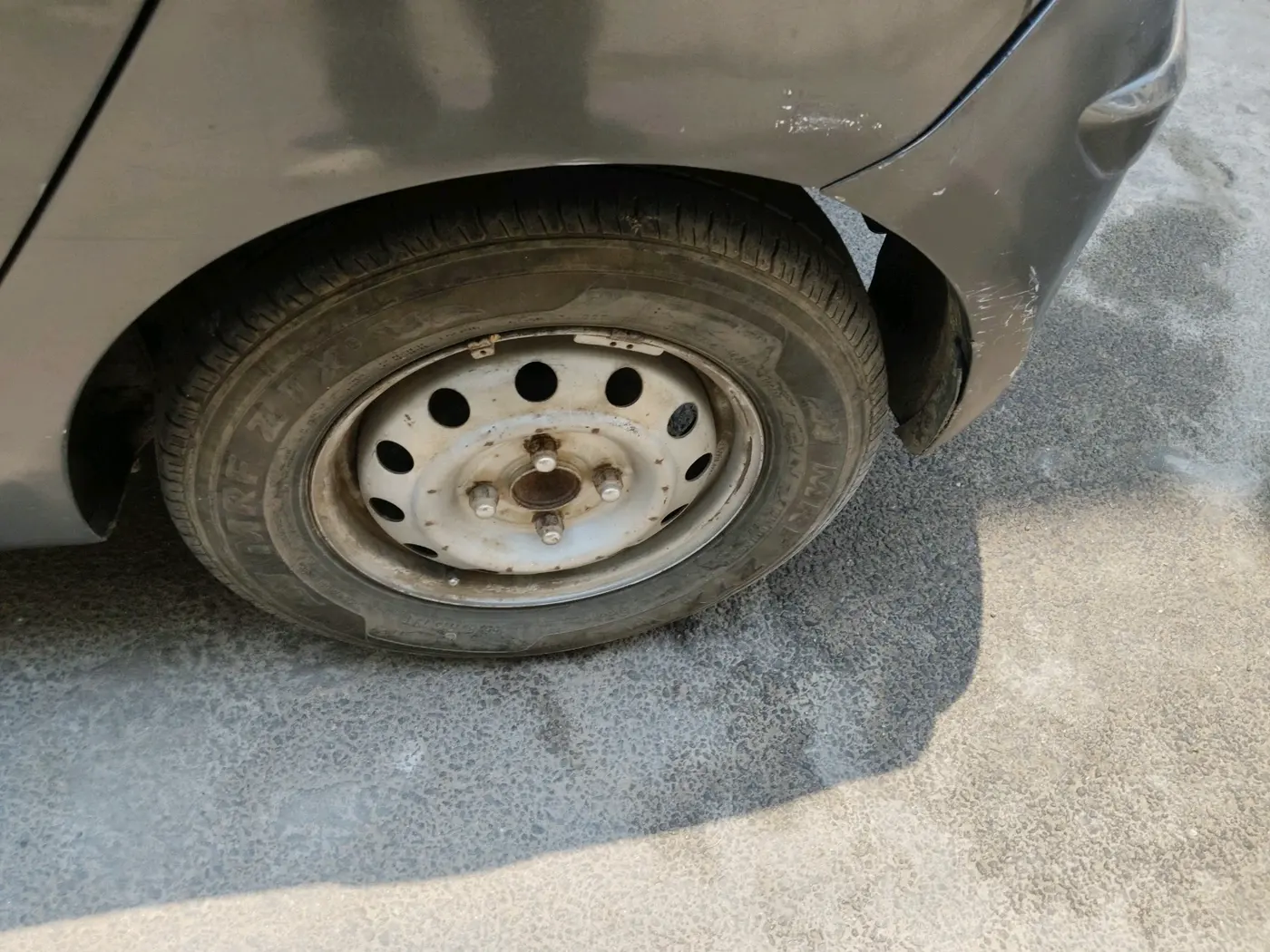 2011 Hyundai i10 ERA 1.1, Petrol, Manual, 1,54,000 km, tyre