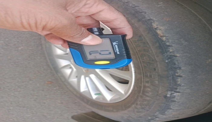 2011 Fiat Linea EMOTION 1.4, Petrol, Manual, 65,751 km, tyre