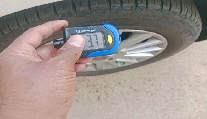 2011 Fiat Linea EMOTION 1.4, Petrol, Manual, 65,751 km, tyre