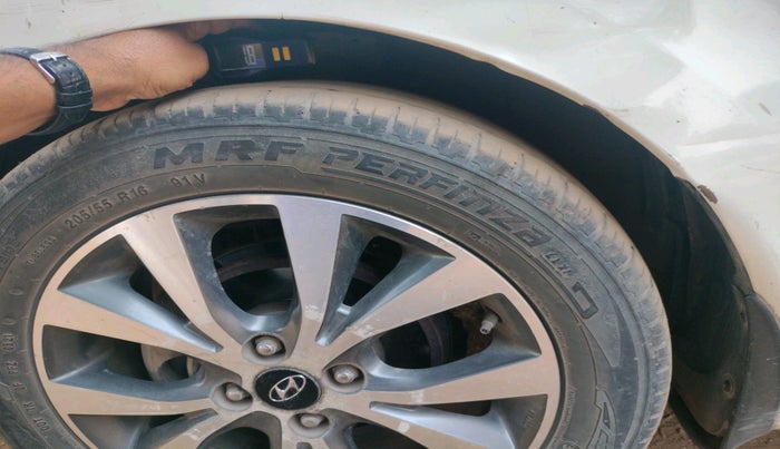 2016 Hyundai Verna FLUIDIC 4S 1.6 VTVT SX, Petrol, Manual, 1,15,824 km, tyre