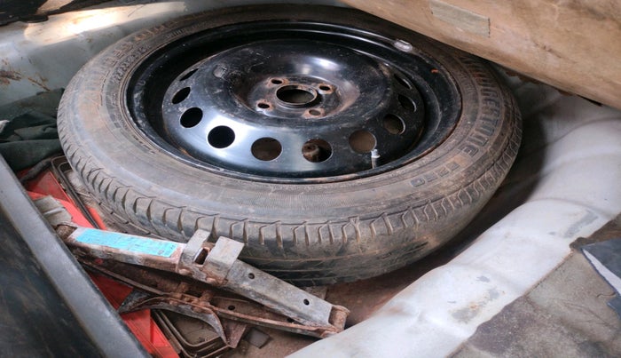 2016 Hyundai Verna FLUIDIC 4S 1.6 VTVT SX, Petrol, Manual, 1,15,824 km, tyre