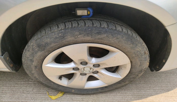 2011 Skoda Fabia ELEGANCE 1.2 MPI, Petrol, Manual, 57,853 km, tyre