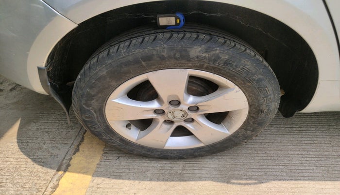 2011 Skoda Fabia ELEGANCE 1.2 MPI, Petrol, Manual, 57,853 km, tyre