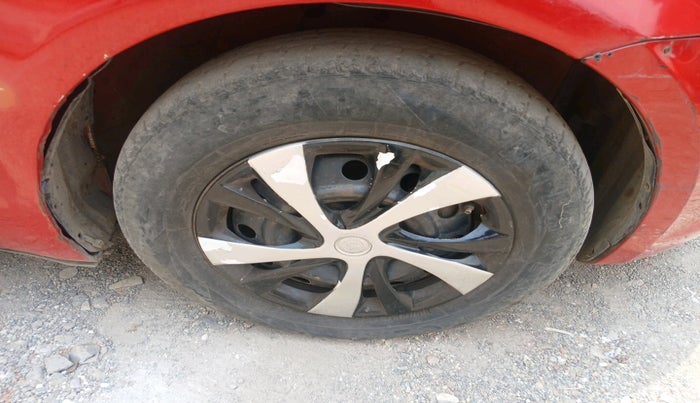 2010 Maruti Swift VXI, CNG, Manual, 1,44,391 km, tyre