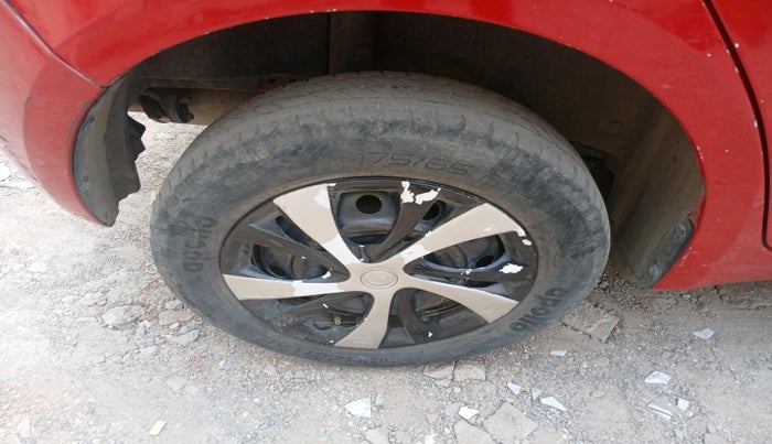 2010 Maruti Swift VXI, CNG, Manual, 1,44,391 km, tyre