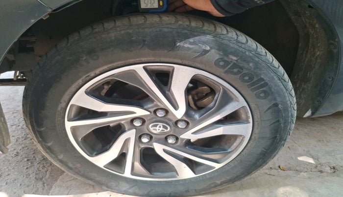 2022 Toyota Innova Crysta 2.4 GX 7 STR, Diesel, Manual, 45,042 km, tyre