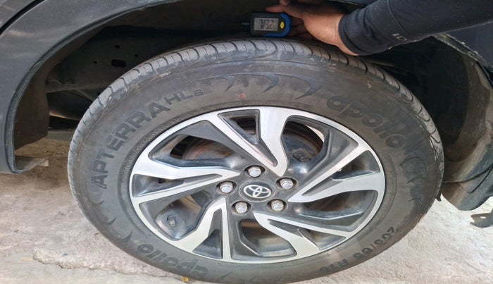 2022 Toyota Innova Crysta 2.4 GX 7 STR, Diesel, Manual, 45,042 km, tyre