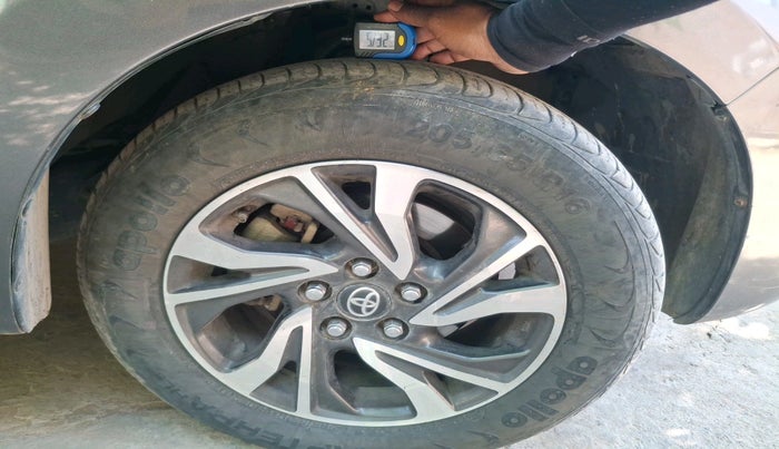 2022 Toyota Innova Crysta 2.4 GX 7 STR, Diesel, Manual, 45,042 km, tyre