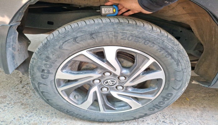 2022 Toyota Innova Crysta 2.4 GX 7 STR, Diesel, Manual, 45,042 km, tyre