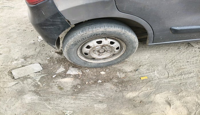 2014 Maruti Wagon R 1.0 LXI CNG, CNG, Manual, 1,56,464 km, tyre