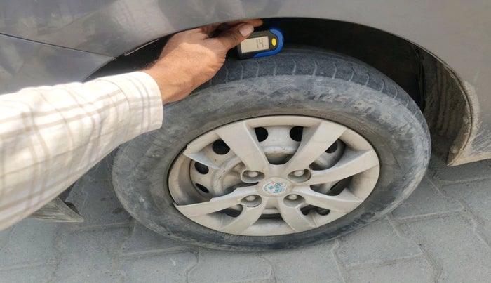 2015 Hyundai Eon ERA +, Petrol, Manual, 77,062 km, tyre