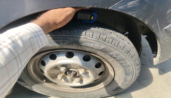 2015 Hyundai Eon ERA +, Petrol, Manual, 77,062 km, tyre