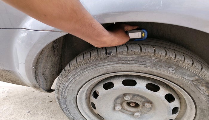 2008 Ford Fiesta ZXI 1.4 DIESEL, Diesel, Manual, 1,58,103 km, tyre