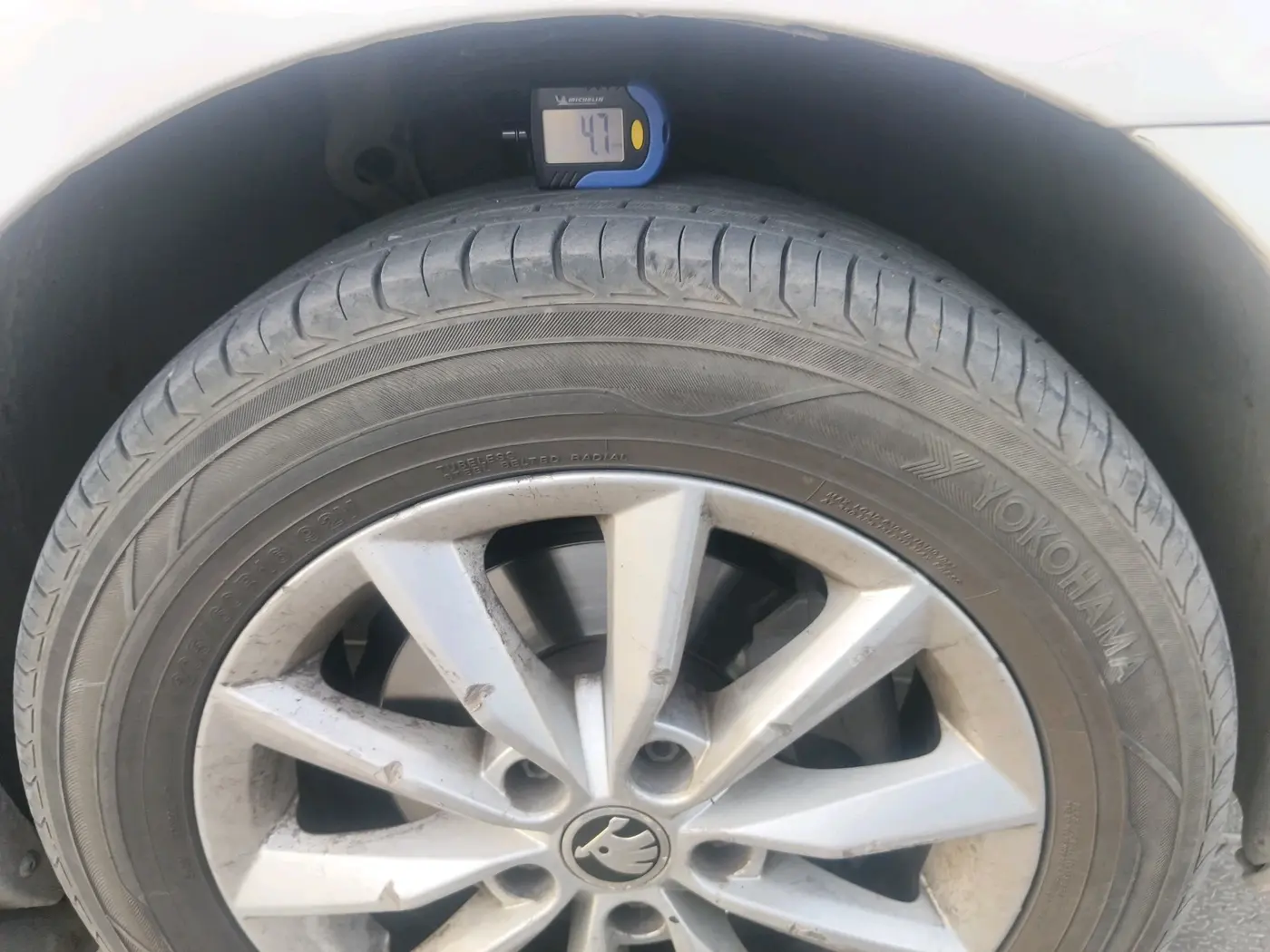 2015 Skoda Octavia ELEGANCE 2.0 TDI AT, Diesel, Automatic, 1,88,427 km, tyre