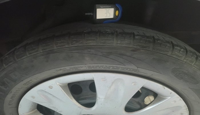 2012 Honda Brio S MT, Petrol, Manual, 1,15,185 km, tyre