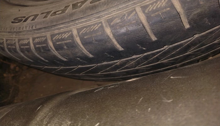 2012 Honda Brio S MT, Petrol, Manual, 1,15,185 km, tyre