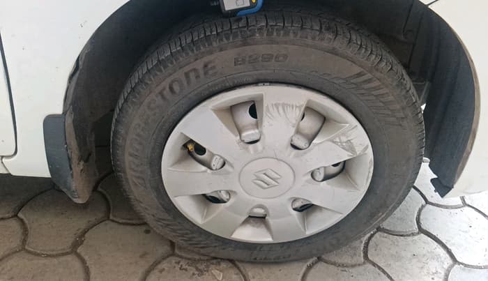 2016 Maruti Wagon R 1.0 LXI CNG, CNG, Manual, 94,243 km, tyre