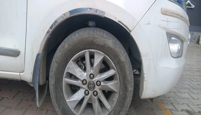 2017 Toyota Innova Crysta 2.4 G 8 STR, Diesel, Manual, 72,695 km, tyre