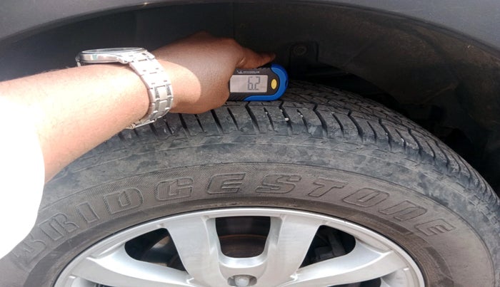 2016 Mahindra XUV500 W10, Diesel, Manual, 1,09,066 km, tyre