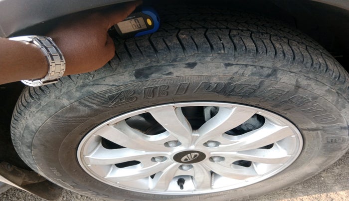 2016 Mahindra XUV500 W10, Diesel, Manual, 1,09,066 km, tyre