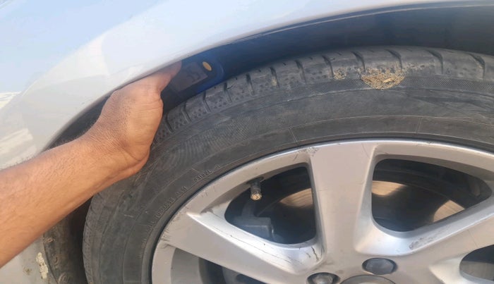 2014 Volvo S60 Kinetic D4, Diesel, Automatic, 1,38,481 km, tyre