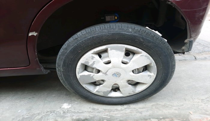 2011 Maruti Wagon R 1.0 LXI CNG, CNG, Manual, 2,00,370 km, tyre