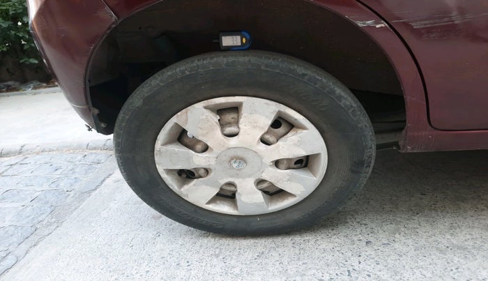 2011 Maruti Wagon R 1.0 LXI CNG, CNG, Manual, 2,00,370 km, tyre