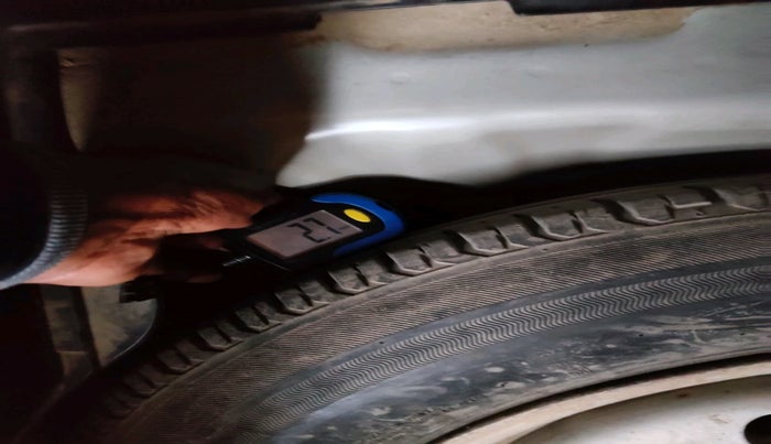 2019 Maruti Swift LXI, Petrol, Manual, 94,156 km, tyre