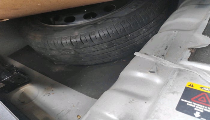 2013 Ford Classic CLXI 1.4 DIESEL, Diesel, Manual, 1,13,801 km, tyre