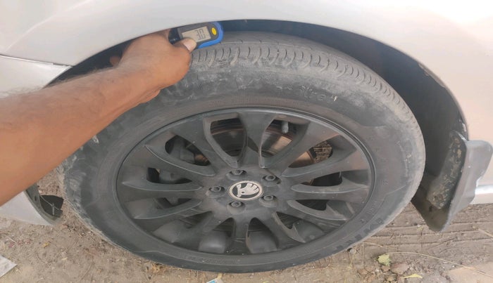 2014 Skoda Rapid 1.5 TDI CR ELEGANCE, Diesel, Manual, 1,05,457 km, tyre