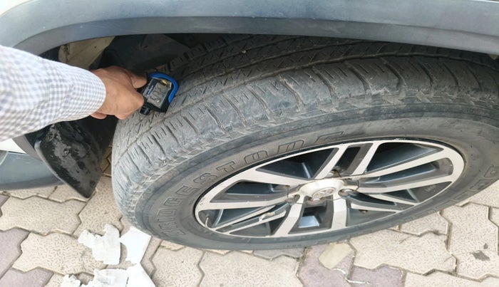 2017 Toyota Fortuner 2.8 4X2 AT, Diesel, Automatic, 2,74,372 km, tyre