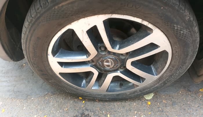 2017 Tata Hexa XT 4X2 7 STR, Diesel, Manual, 1,87,536 km, tyre