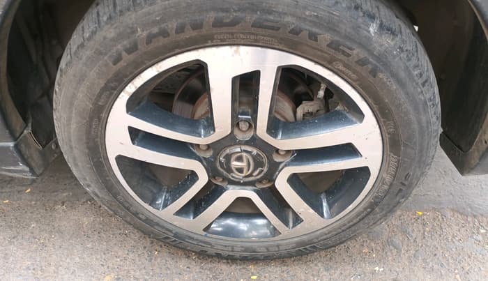 2017 Tata Hexa XT 4X2 7 STR, Diesel, Manual, 1,87,536 km, tyre