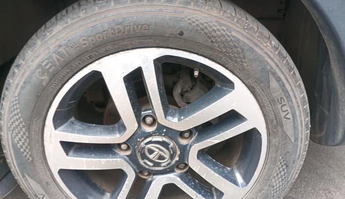 2017 Tata Hexa XT 4X2 7 STR, Diesel, Manual, 1,87,536 km, tyre