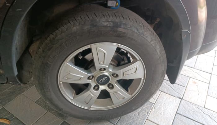 2014 Mahindra XUV500 W8, Diesel, Manual, 1,22,387 km, tyre