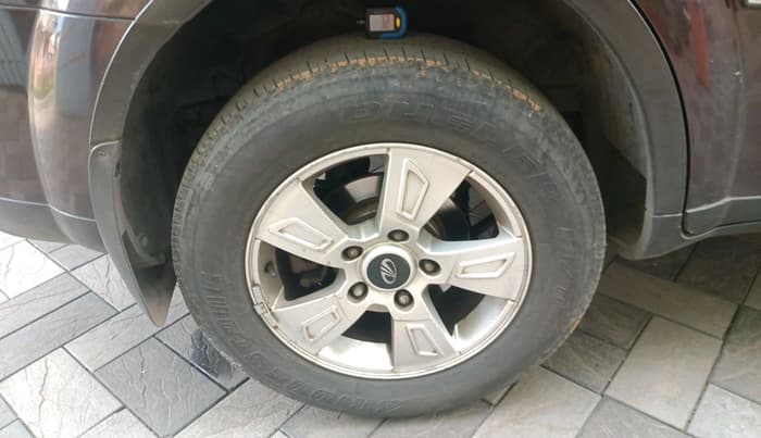 2014 Mahindra XUV500 W8, Diesel, Manual, 1,22,387 km, tyre