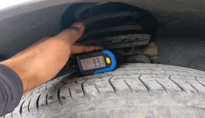 2013 Landrover Freelander 2 TD4 SE, Diesel, Automatic, 1,06,898 km, tyre