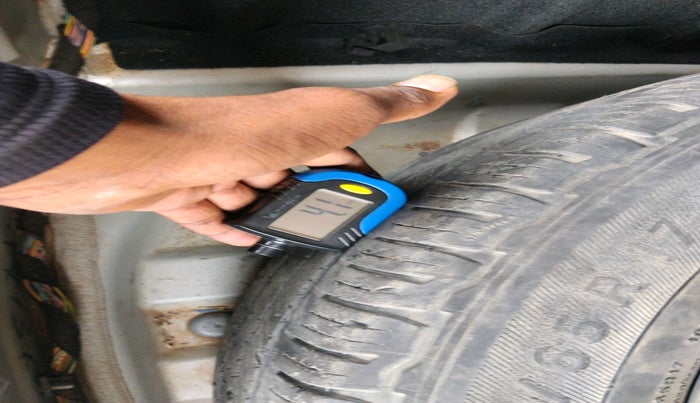 2013 Landrover Freelander 2 TD4 SE, Diesel, Automatic, 1,06,898 km, tyre