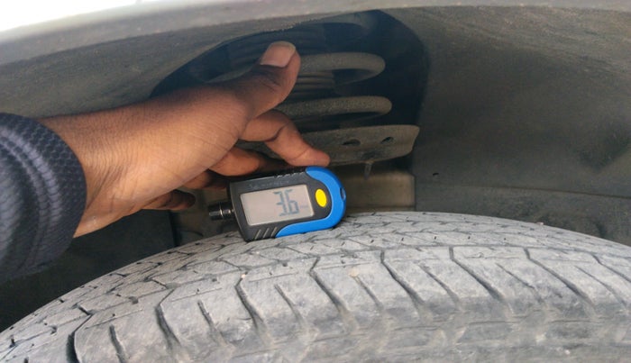 2013 Landrover Freelander 2 TD4 SE, Diesel, Automatic, 1,06,898 km, tyre