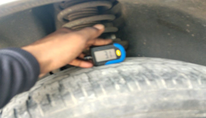 2013 Landrover Freelander 2 TD4 SE, Diesel, Automatic, 1,06,898 km, tyre