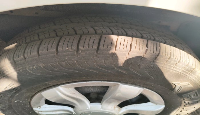 2011 Mahindra Xylo E6 BS-III, Diesel, Manual, 1,38,772 km, tyre