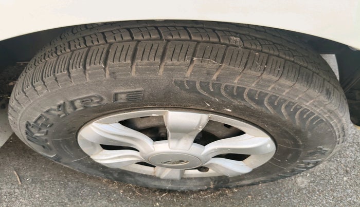 2011 Mahindra Xylo E6 BS-III, Diesel, Manual, 1,38,772 km, tyre