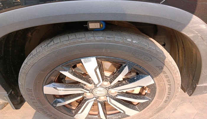 2020 MG HECTOR PLUS SHARP 1.5 PETROL TURBO HYBRID MT 6-STR, Petrol, Manual, 28,948 km, tyre